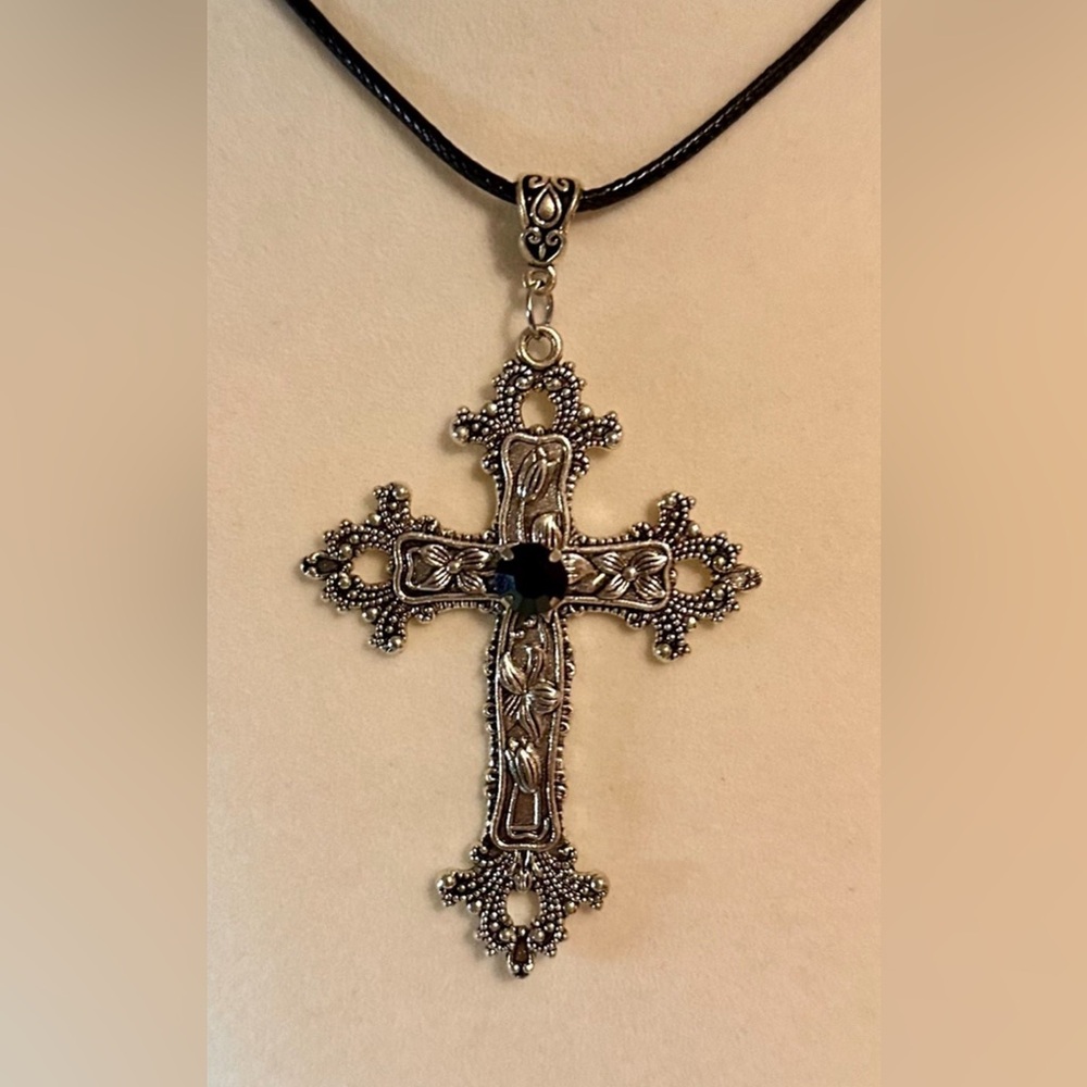 Gothic Black  Crystal Cross Charm Necklace Floral Design Big Punk Goth Retro New - Picture 5 of 9